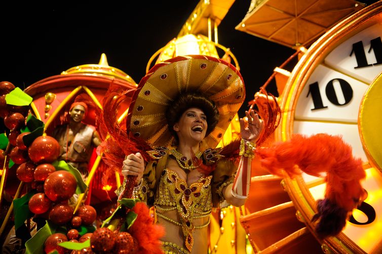 Rio de Janeiro - Acadêmicos do Grande Rio, a quarta escola do grupo especial do Carnaval do Rio,homenageia  o Santos, com famosas e citações a Pelé e Neymar  (Tomaz Silva/Agência Brasil)
