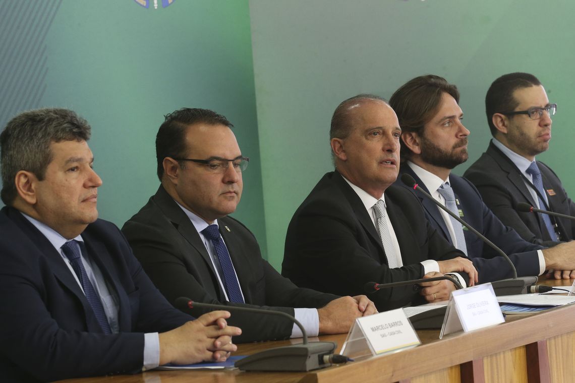 Antonio Cruz/ Agência Brasil Após Solenidade de 100 dias do Governo Jair Bolsonaro, o ministro da Casa Civil da Presidência da República, Onyx Lorenzoni fala com a Imprensa.