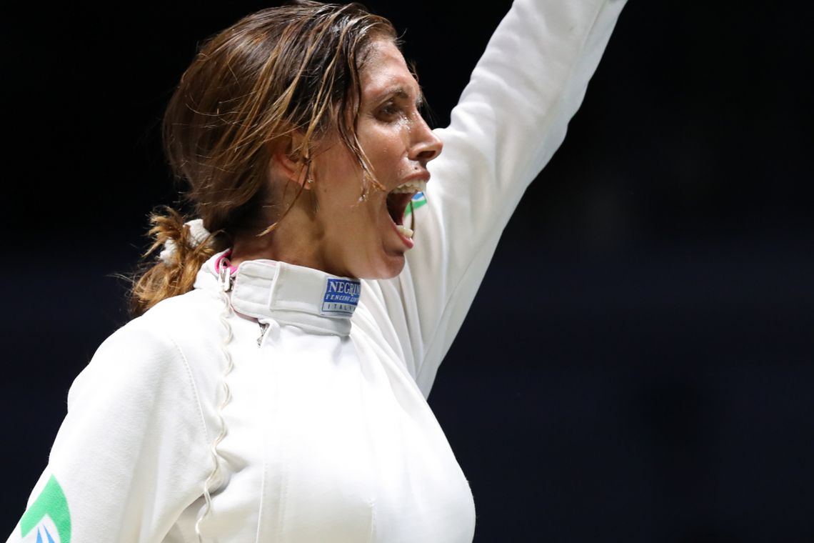 A brasileira Nathalie Moellhausen conquistou um resultado inédito para esgrima brasileira, a medalha de ouro no Campeonato Mundial, em Budapeste, capital da Hungria.