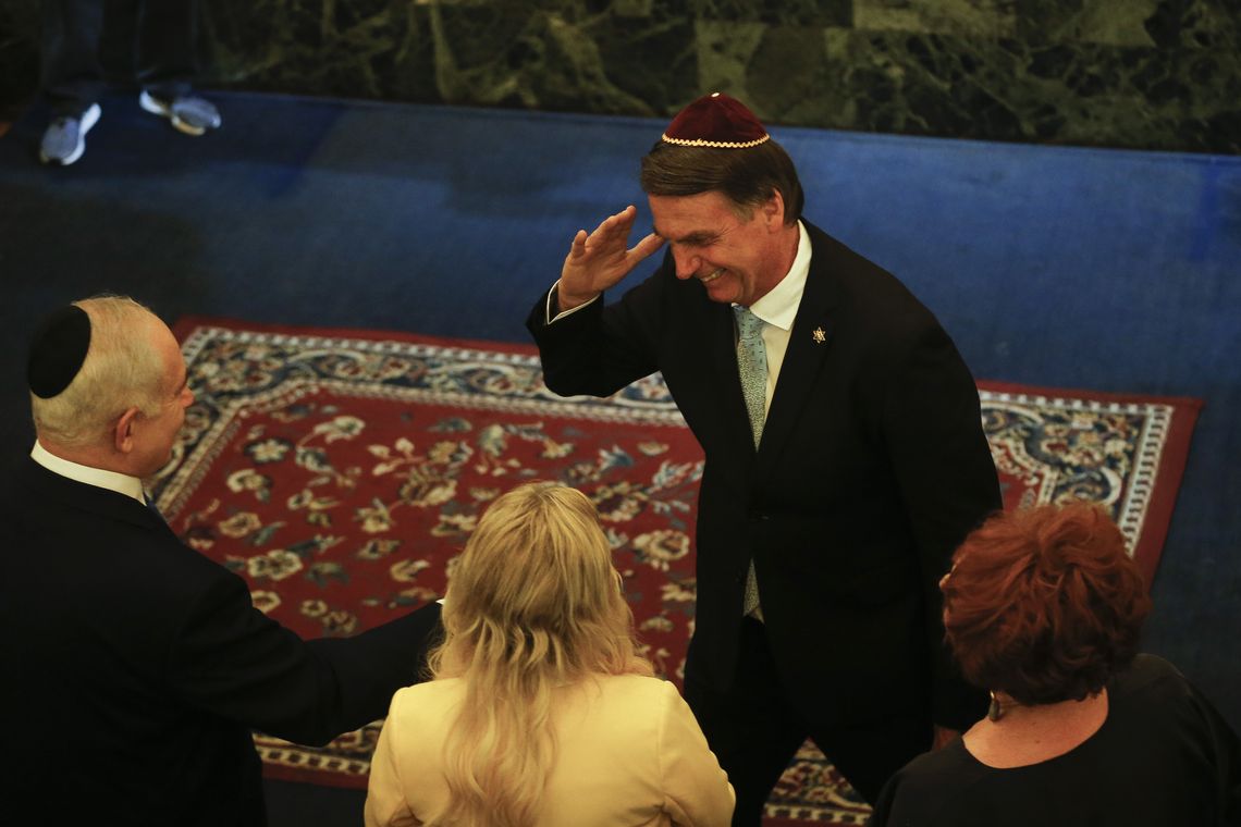 Fernando Frazão/Agência Brasil O presidente eleito, Jair Bolsonaro, e o primeiro-ministro de Israel, Benjamin Netanyahu, visitam a sinagoga Kehilat Yaacov, em Copacabana, no Rio de Janeiro