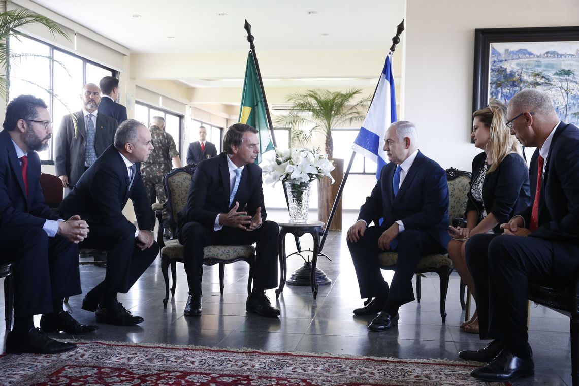 O presidente eleito Jair Bolsonaro recebe a visita do primeiro-ministro de Israel, Benjamin Netanyahu, em Copacabana.