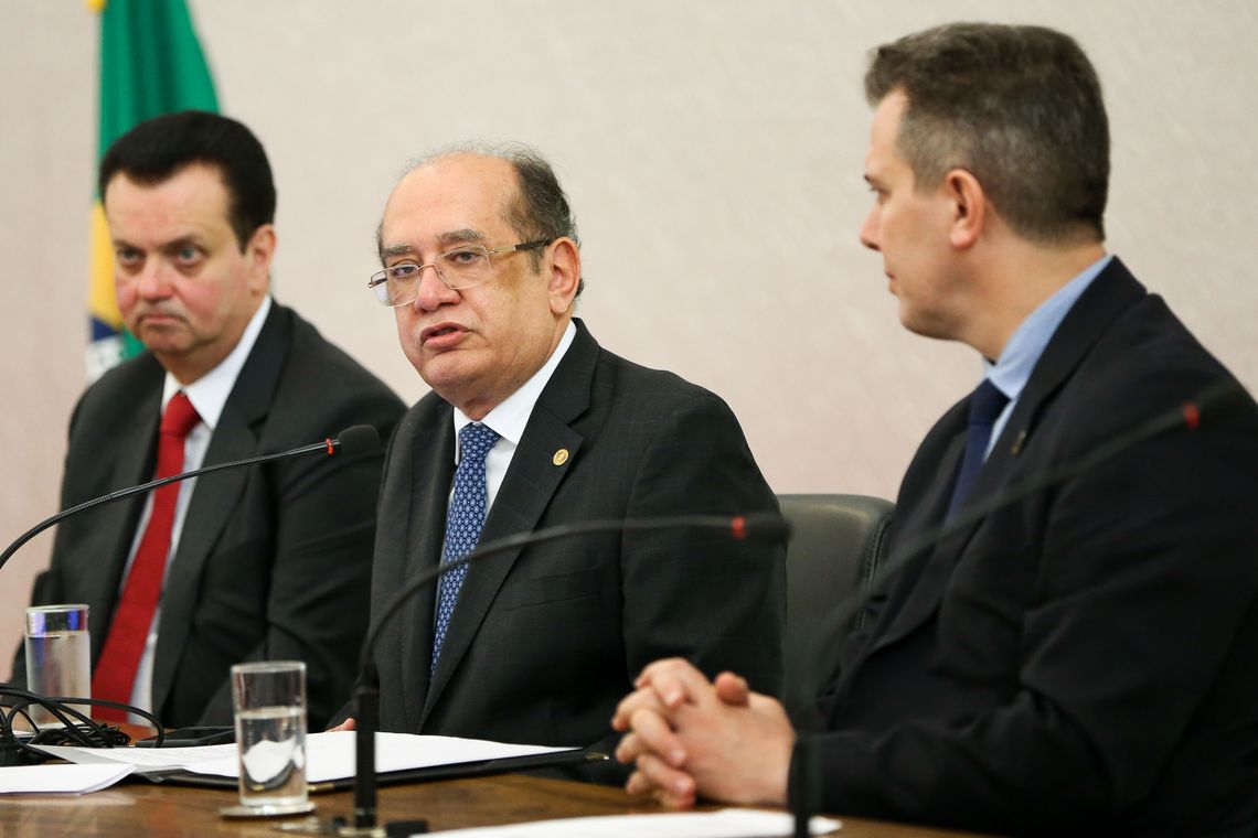 Marcelo Camargo/Agência Brasil Brasília - O ministro da Ciência e Tecnologia, Gilberto Kassab, o presidente do TSE, Gilmar Mendes, e o coordenador do Comitê Gestor da Internet, Maximiliano Martinhão, durante a abertura do 1º Seminário Internet e Eleições, organizado pelo