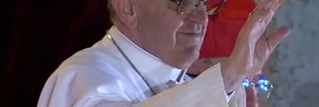 papa argentino mãos levantadas Jorge Mario Bergoglio era arcebispo de Buenos Aires. Ele é o primeiro papa latino-americano