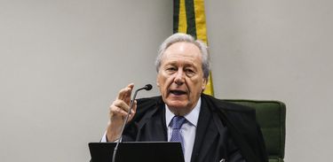 O ministro Ricardo Lewandowski durante sessão na Segunda Turma do Supremo Tribunal Federal (STF), para o julgamento de mais um pedido de liberdade para o ex-presidente Luiz Inácio Lula da Silva.