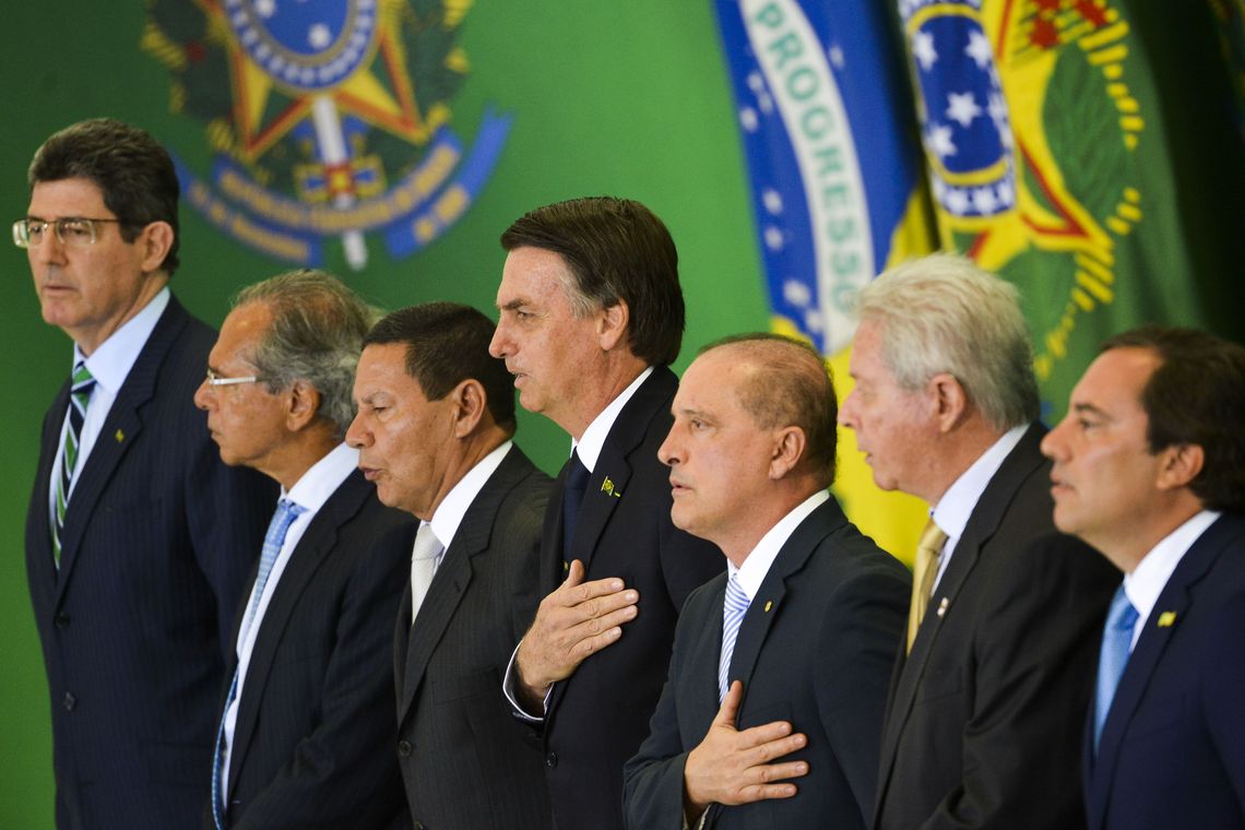 O presidente Jair Bolsonaro dÃ¡ posse, em cerimÃ´nia no PalÃ¡cio do Planalto, aos presidentes dos bancos pÃºblicos. Assume no Banco do Brasil, Rubem Novaes; no Banco Nacional de Desenvolvimento EconÃ´mico e Social (BNDES), Joaquim Levy, e na Caixa