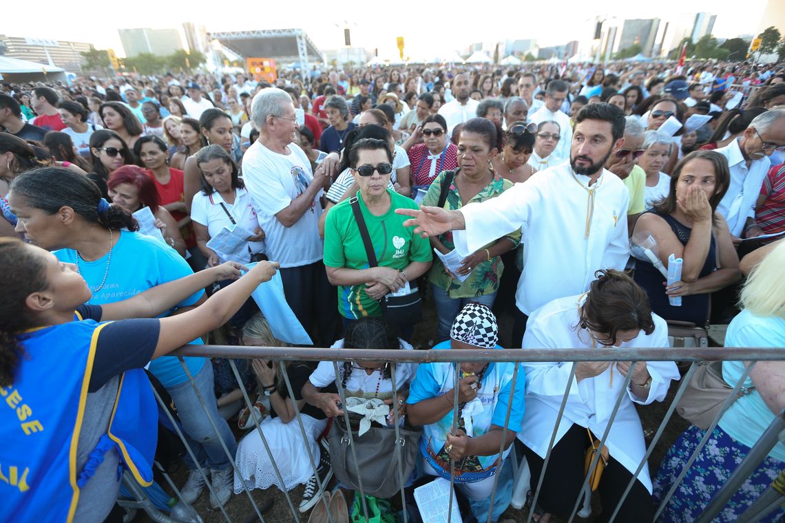 Marcello Casal jr/Agência Brasil Brasília - Arquidiocese de Brasília realiza missa solene e procissão durante Festa da Padroeira - Nossa Senhora Aparecida, na Esplanada dos Ministérios (Marcello Casal Jr/Agência Brasil)