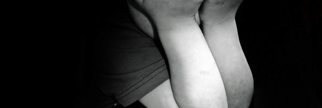 Criança triste Agressão física contra crianças é mais comum entre os dois e quatro anos de idade