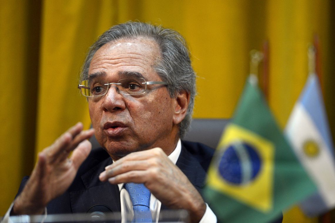  O ministro da Economia do Brasil, Paulo Guedes, concedem entrevista coletiva.