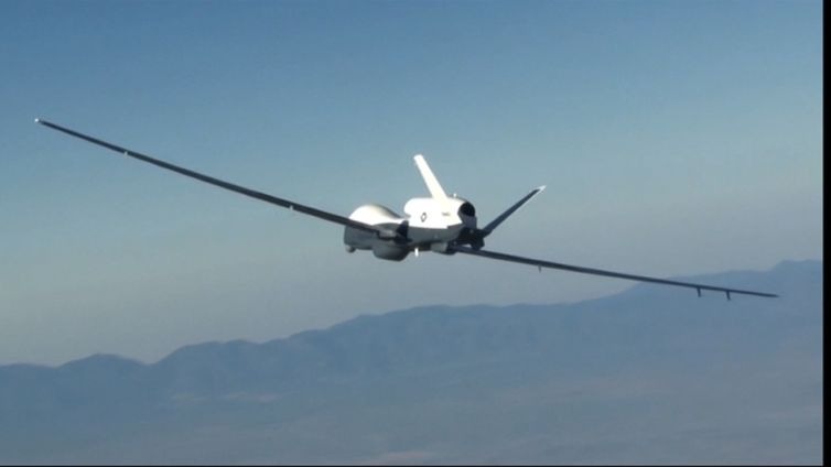 Ir abateu um drone de vigilncia dos Estados Unidos segundo informaes de autoridades americanas e iranianas.