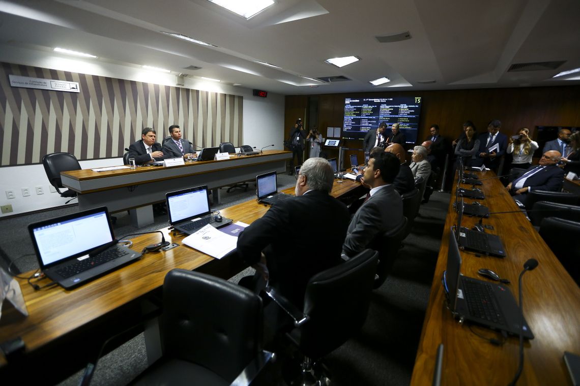 O ministro da Infraestrutura, TarcÃ­sio de Freitas, participa de audiÃªncia pÃºblica na ComissÃ£o de ServiÃ§os de Infraestrutura do Senado.