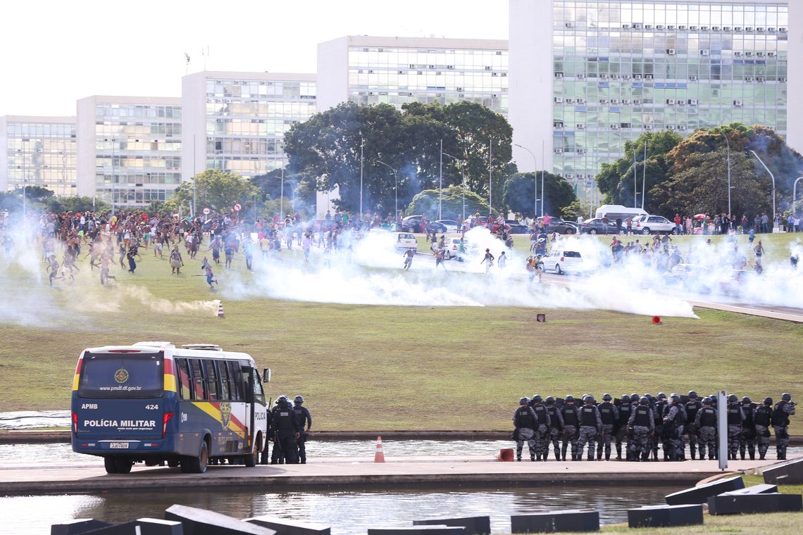Marcelo Camargo/Agência Brasil Brasília - Índios fazem manifestação na Esplanada dos Ministérios (Marcelo Camargo/Agência Brasil)