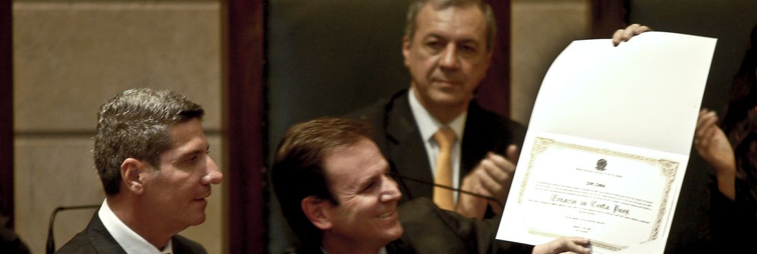 Diplomação de Eduardo Paes na Câmara do Rio O prefeito reeleito Eduardo Paes e seu novo vice, Adilson Pires, são diplomados pelo TRE na Câmara Municipal. Na mesma solenidade, os 51 vereadores eleitos em outubro e os suplentes também são diplomados pela Justiça Eleitoral