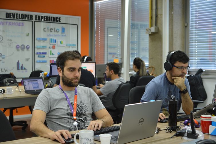 Funcionários da Sensedia, empresa de gerenciamento de APIs, no Polo Tecnológico de Campinas.