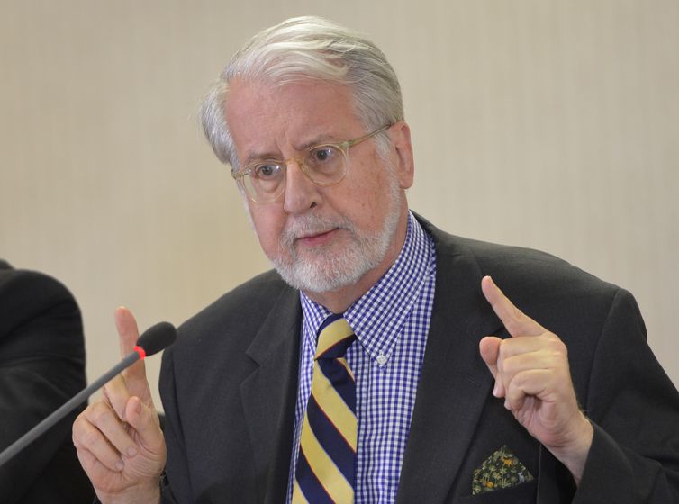 O ex-secretário nacional de Direitos Humanos Paulo Sérgio Pinheiro durante coletiva sobre o relatório da vulnerabilidade de jovens à violência no Brasil (Wilson Dias/Agência Brasil)