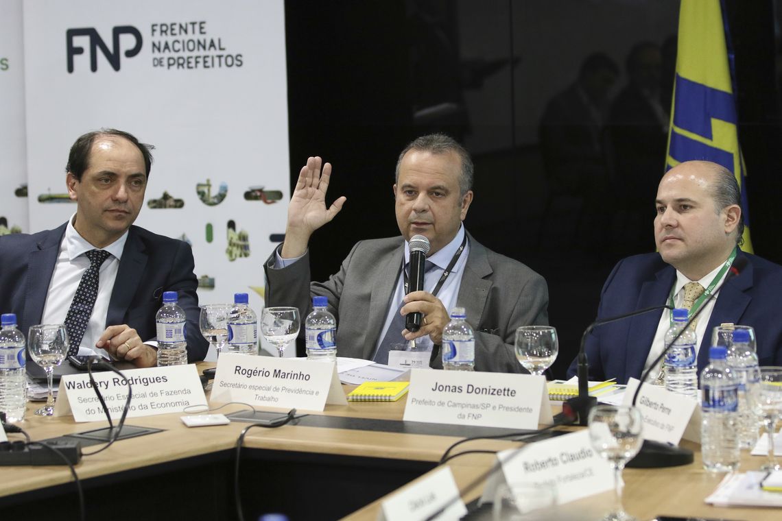 Fabio Rodrigues Pozzebom/Agência Brasil O secretário especial de Previdência e Trabalho do Ministério da Economia, Rogério Marinho, durante Plenária de Prefeitos da 75a Reunião Geral da FNP, fala sobre a Reforma da Previdência.