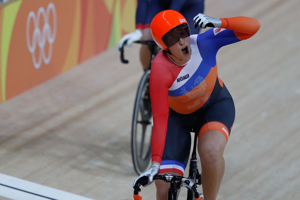 Fernando Frazão/Agência Brasil Rio de Janeiro - A holandesa Elis Ligtlee ganha medalha de ouro ao vencer a corrida Keirin de ciclismo no Velódromo dos Jogos Rio 2016, no Parque Olímpico. (Fernando Frazão/Agência Brasil)