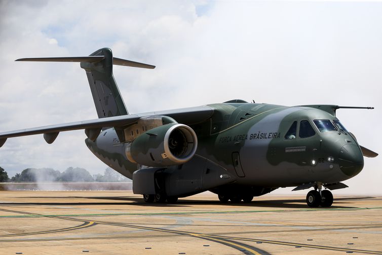 Marcelo Camargo/Agência Brasil KC-390, avião para transporte tático/logístico e reabastecimento em voo desenvolvido pela Embraer, na Base Aérea de Brasília