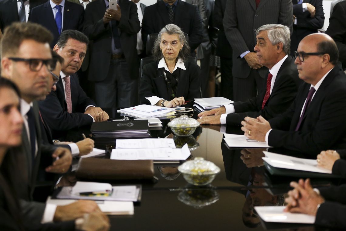 Marcelo Camargo/Agência Brasil Goiânia - A presidente do Supremo Tribunal Federal e do Conselho Nacional de Justiça, ministra Cármen Lúcia, participa de reunião com o governador Marconi Perillo e autoridades do estado de Goiás, no Tribunal de Justiça do Estado de Goiás,