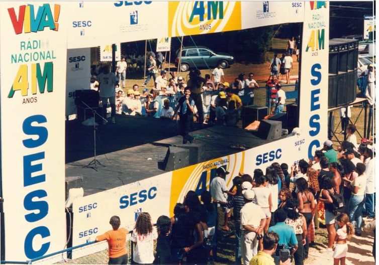Conteúdo cidadão. Nas décadas de 70 e 80, a Rádio Nacional de Brasília transita entre o entretenimento, com concursos de calouros, grandes shows