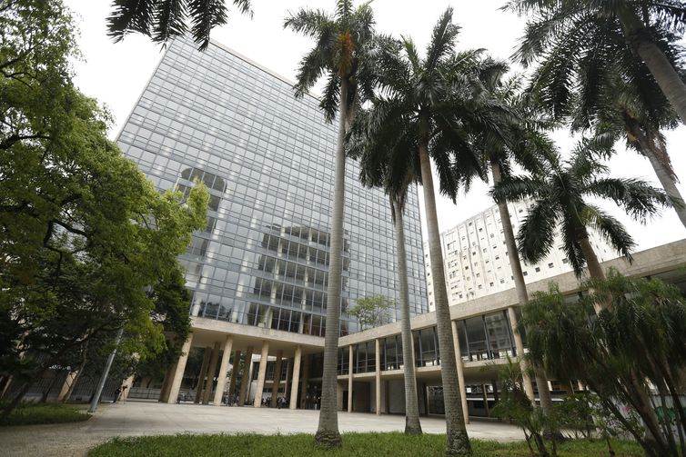 O Palácio Gustavo Capanema, no centro do Rio, tem suas fachadas restauradas.