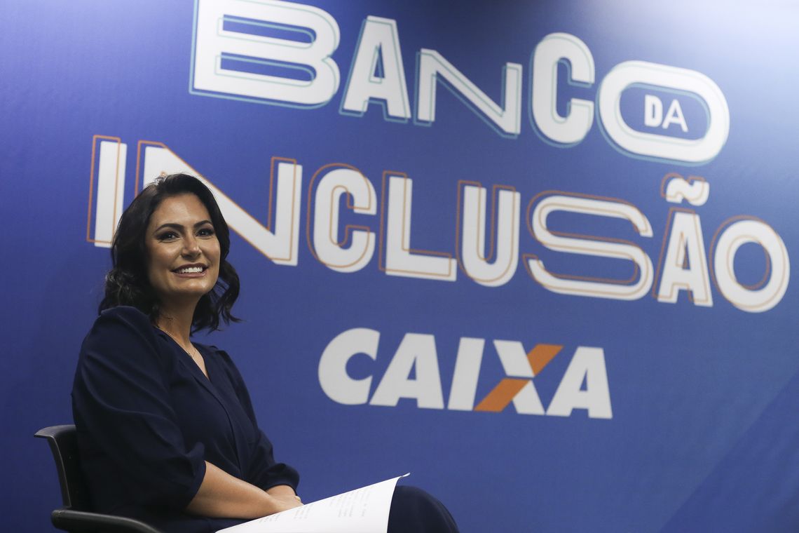 José Cruz/Agência Brasil A primeira-dama do Brasil, Michelle Bolsonaro, participa do evento de recepção Caixa aos novos empregados pessoas com deficiência (PcDs) aprovados no concurso de 2014.