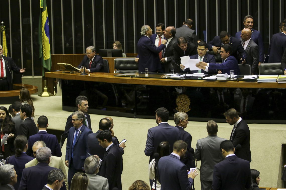 O presidente do Congresso, Davi Alcolumbre, preside sessÃ£o do Congresso Nacional, para apreciaÃ§Ã£o de vetos presidenciais, LDO e projetos de crÃ©ditos orÃ§amentÃ¡rios