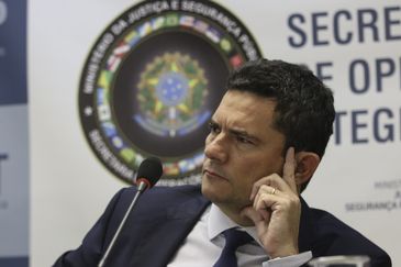 O ministro da Justiça e Segurança Pública, Sergio Moro, fala sobre a Operação Luz da Infância 4, que cumpre mandados de busca e apreensão contra acusados de crimes de abuso e exploração sexual de crianças e adolescentes na internet.