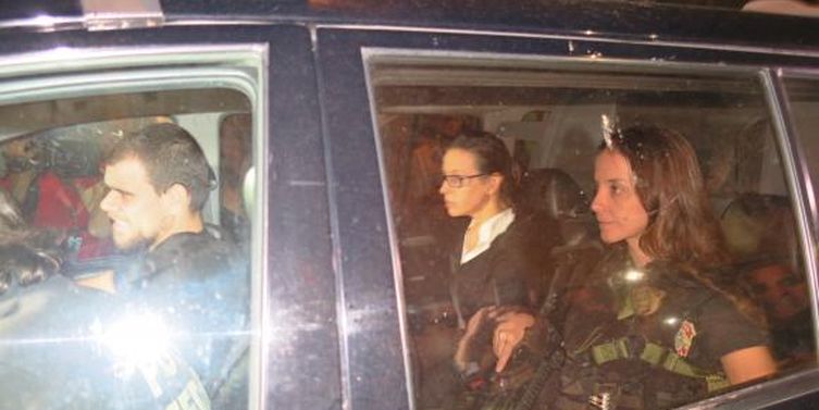 A ex-primeira-dama Adriana Ancelmo chega em sua casa, no Leblon, onde vai cumprir prisão domiciliar