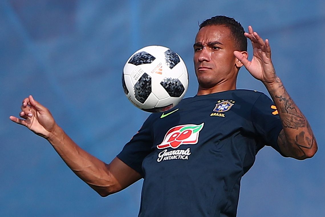 Hannah McKay/Reuters/Direitos Reservados/Agência Brasil Copa 2018: Sochi, Rússia - 29 de junho de 2018 - Danilo, do Brasil, durante treinamento.