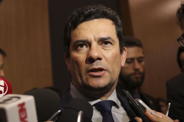 O ministro da Justiça e Segurança Pública, Sergio Moro, fala à imprensa na solenidade de entrega do Diploma de Mérito Coaf.