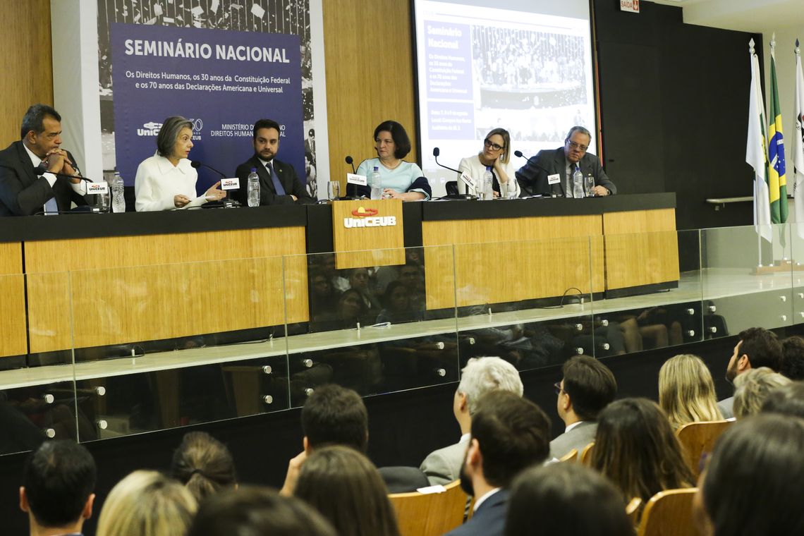 Antonio Cruz/Agência Brasil A presidente do STF, Cármen Lúcia, o ministro dos Direitos Humanos, Gustavo Rocha e a procuradora-geral da República, Raquel Dodge no seminário Direitos Humanos nos 30 anos da Constituição Federal e nos 70 anos da Declaração Universal.