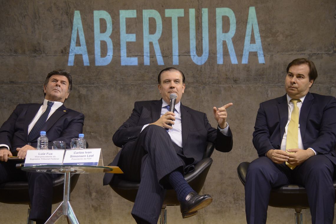 Tânia Rêgo/Agência Brasil O vice-presidente do Supremo Tribunal Federal (STF), Luiz Fux, o presidente da FGV, Carlos Ivan Simonsen Leal, e o presidente da Câmara dos Deputados, Rodrigo Maia, participam do seminário Reforma da Previdência, uma Reflexão Necessária.