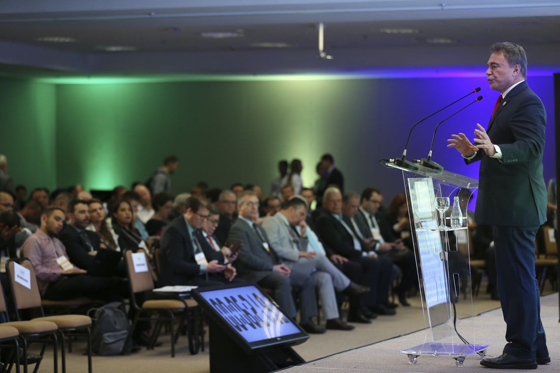 José Cruz/Agência Brasil O candidato à Presidência da República, Álvaro Dias, do Podemos, discursa durante o evento, Diálogos Eleitor, realizado pela União Nacional de Entidades do Comércio e Serviços (Unecs).