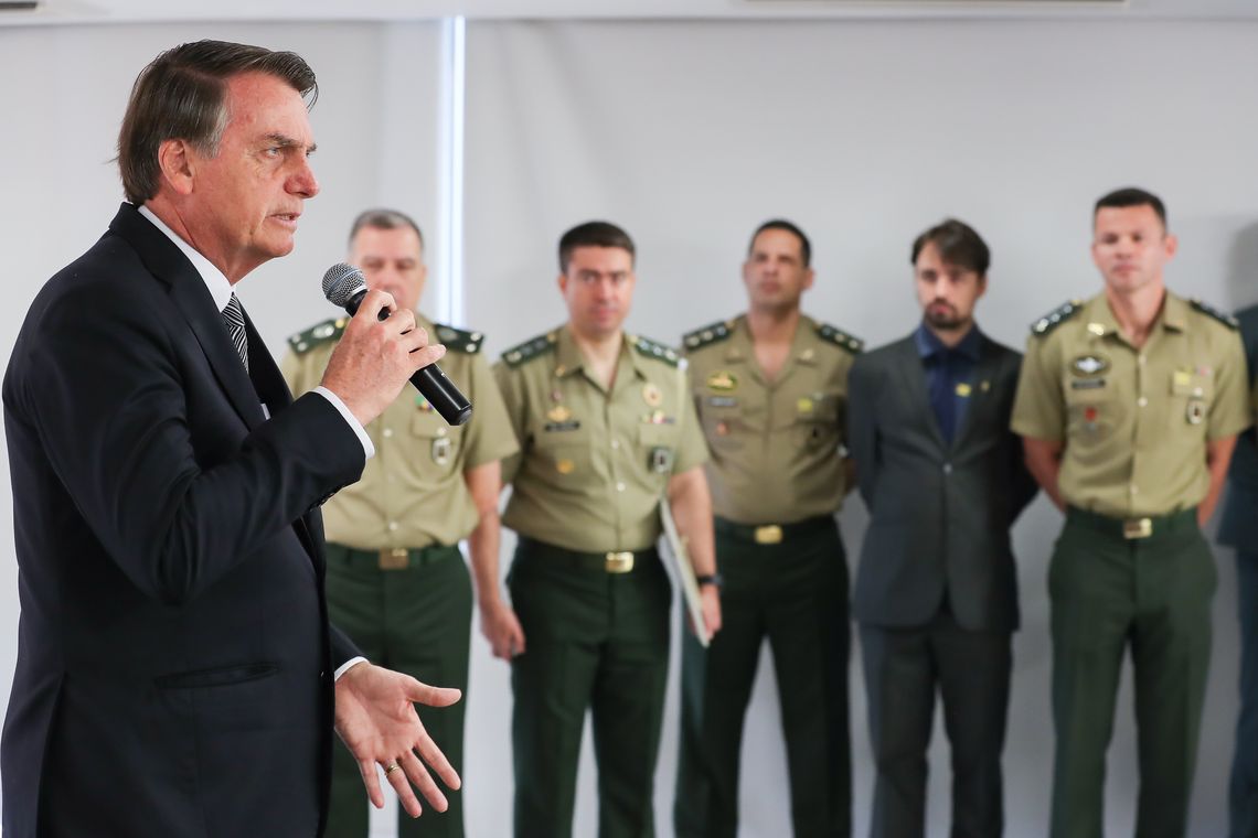 O presidente Jair Bolsonaro participa da cerimÃ´nia do Dia do Soldado, com imposiÃ§Ã£o da Medalha do Pacificador e da Medalha do ExÃ©rcito Brasileiro. 