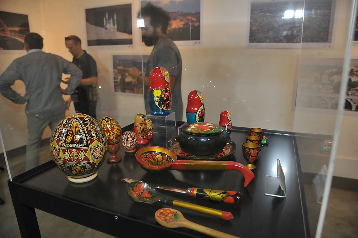 Marcello Casal jr/Agência Brasil Dentro da realização da Copa do Mundo de Futebol, a Embaixada da Rússia promove uma exposição sobre o país, mostrando um pouco da cultura russa para os brasileiros.