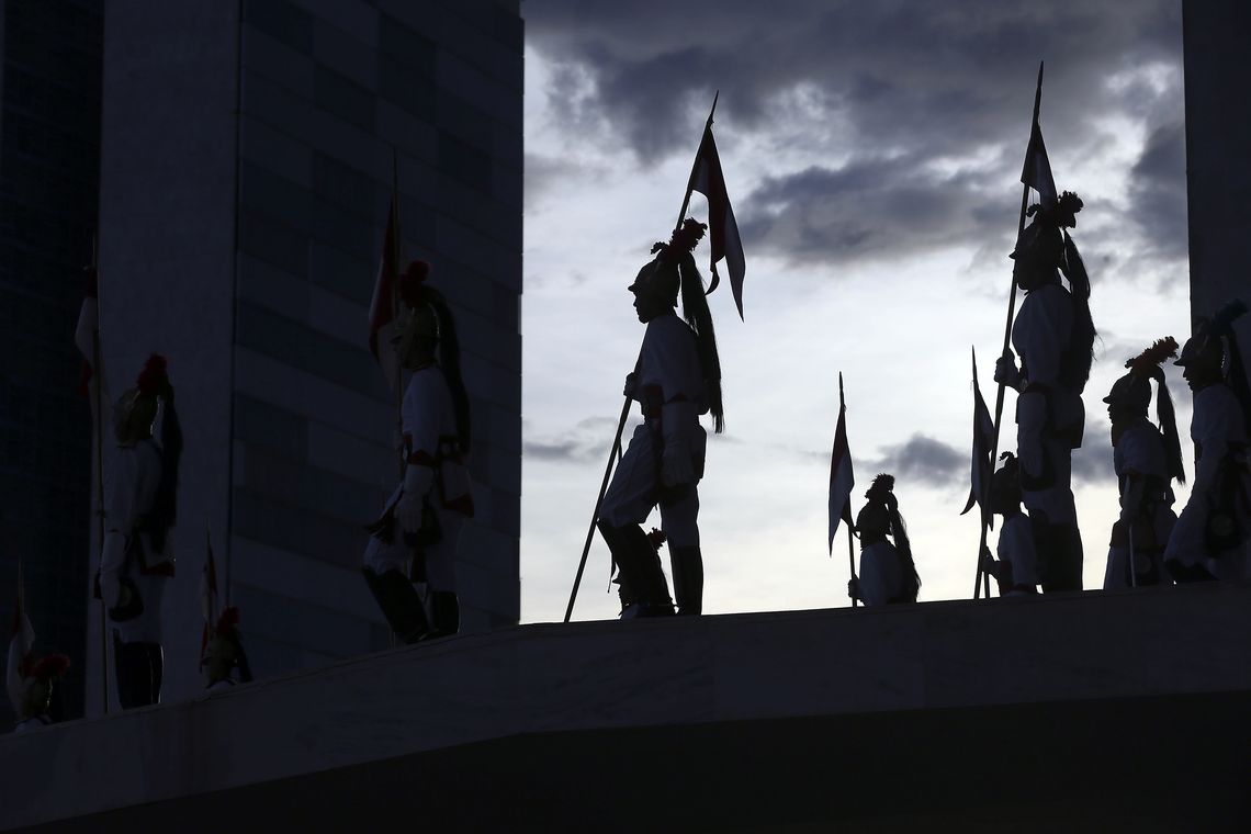 Valter Campanato/Agência Brasil Brasília - O Primeiro Regimento de Cavalaria de Guardas, conhecido como Dragões da Independência, faz a troca da guarda em frente ao Palácio do Planalto (Valter Campanato/Agência Brasil)