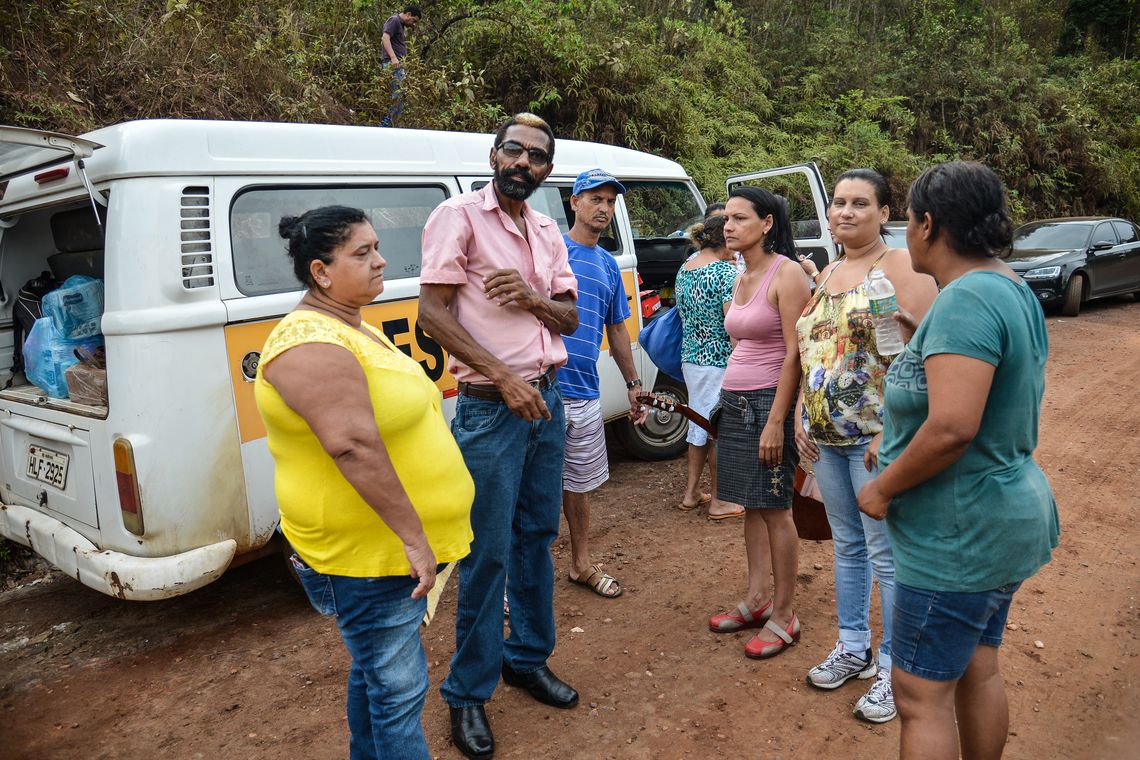Antonio Cruz/ Agência Brasil Mariana (MG) - Rompimento de duas barragens da mineradora Samarco na última quinta-feira (5). Em meio ao cenário de muita lama, barro e destruição, bombeiros fazem buscas atrás de vítimas (Antonio Cruz/Agência Brasil)