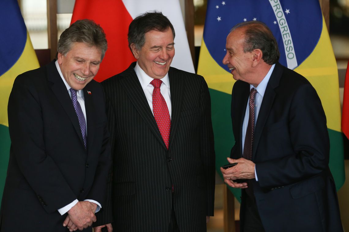 Fabio Rodrigues Pozzebom/Agência Brasil Os ministros da Defesa Nacional do Chile, Alberto Espina Otero, das Relações Exteriores do Chile, Roberto Ampuero e das Relações Exteriores do Brasil Aloysio Nunes Ferreira durante assinatura de atos e declaração à imprensa.