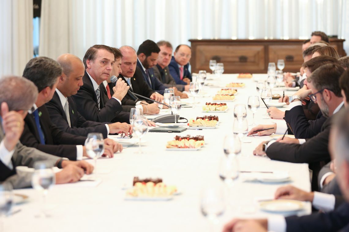 O presidente Jair Bolsonaro se reúne com lideranças partidárias da Câmara dos Deputados, no Palácio da Alvorada.
