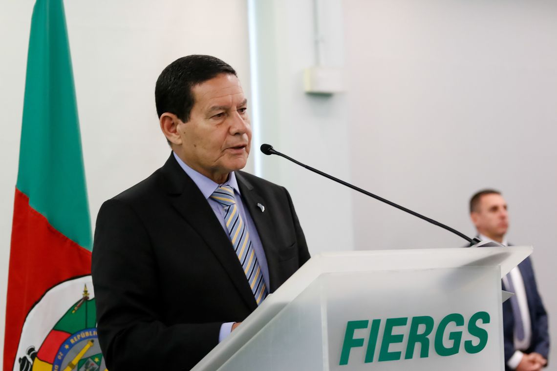 Adnilton Farias/VPR O presidente da República em exercício, Hamilton Mourão, durante o painel