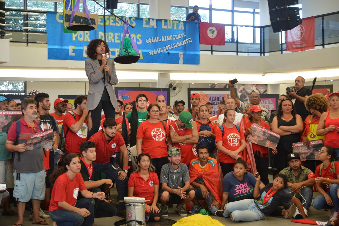 Rovena Rosa/Agência Brasil São Bernardo do Campo (SP) - Apoiadores do Lula assistem ao julgamento no Sindicato dos Metalúrgcos do ABC (Rovena Rosa/Agência Brasil)