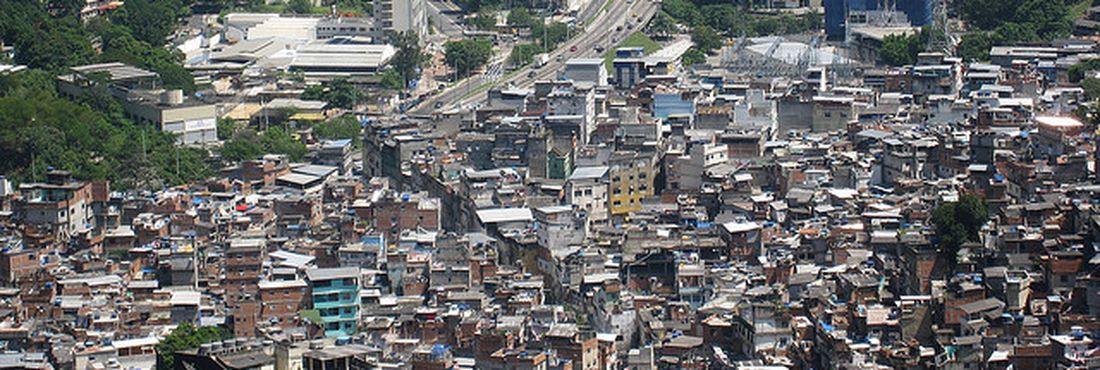 Favela da Rocinha tem pontos de prostituição de menores, de acordo com reportagem Favela da Rocinha tem pontos de prostituição de menores, de acordo com reportagem
