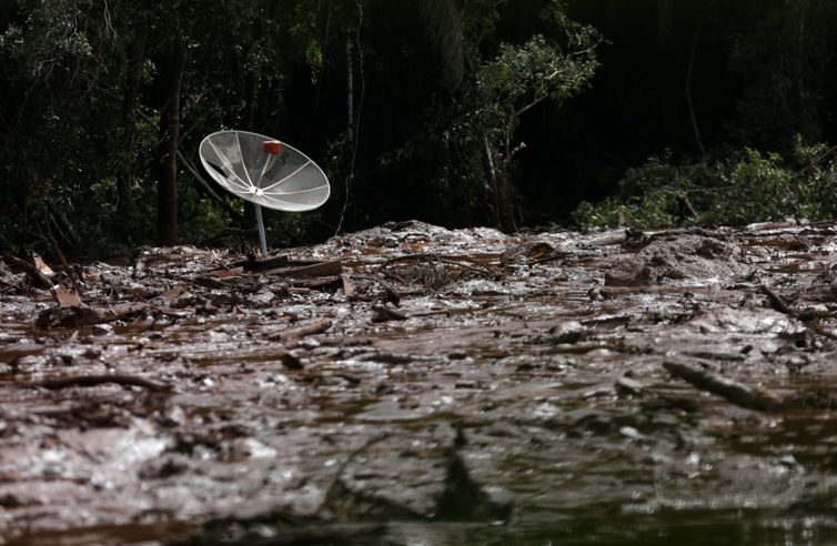 2019 01 26t144608z 1380239561 rc15cb5e9850 rtrmadp 3 vale sa disaster - Parentes vivem angústia na busca por desaparecidos em tragédia em MG