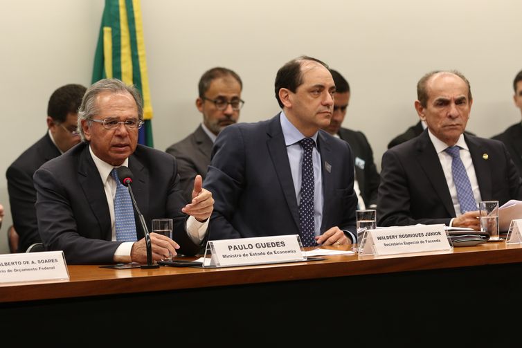 O ministro da Economia, Paulo Guedes, durante audiência pública na Comissão Mista de Orçamento. Guedes fala sobre o projeto de Lei de Diretrizes Orçamentarias (LDO) 2020.