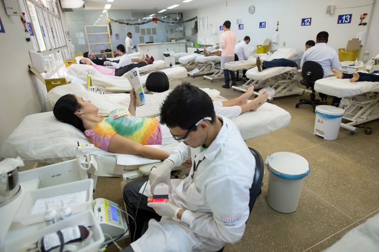 O Hemocentro lançou o aplicativo Doe Sangue, que alerta o doador, informa e convoca para doações de sangue. (Marcelo Camargo/Agência Brasil)/Marcelo Camargo/Agência Brasil O Hemocentro lançou o aplicativo Doe Sangue, que alerta o doador, informa e convoca para doações de sangue. (Marcelo Camargo/Agência Brasil)