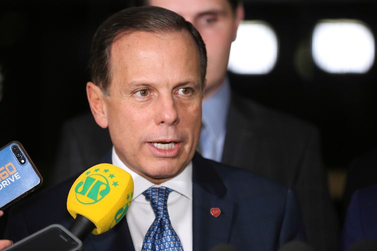 Brasília - O prefeito de São Paulo, João Doria, fala à imprensa após reunião com o presidente do Senado, Eunício Oliveira (Fabio Rodrigues Pozzebom/Agência Brasil)
