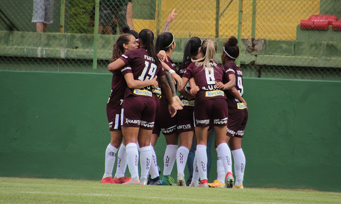 As Guerreiras Grenás da Ferroviária festejam mais uma vitória no Brasileiro Feminino