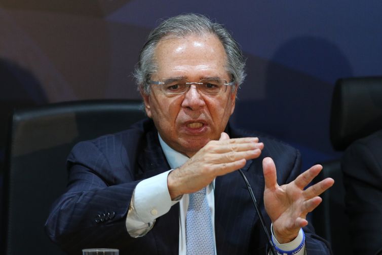 O ministro da Fazenda, Paulo Guedes, apresenta à imprensa as propostas do Pacto Federativo