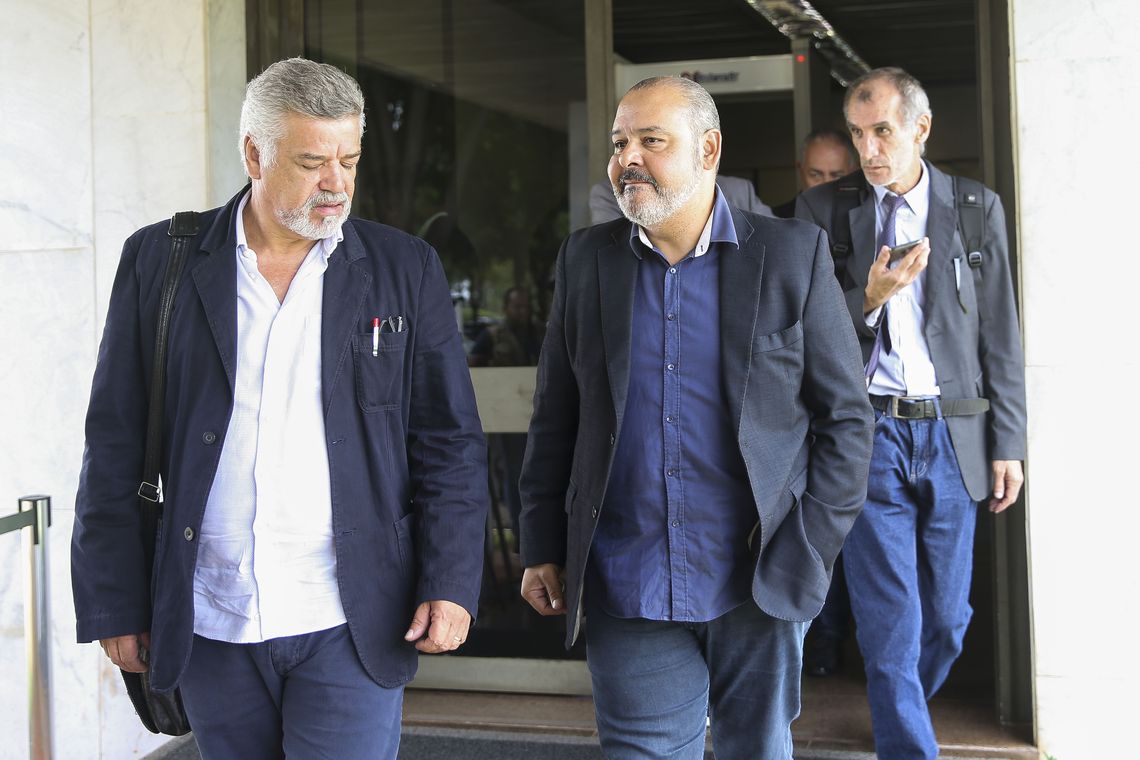 Os presidentes do Sindicato dos Metalúrgicos do ABC, Wagner Firmino de Santana, e da Central Ãnica dos Trabalhadores (CUT), Vagner Freitas, após serem recebidos pelo vice-presidente da República, Hamilton Mourão.