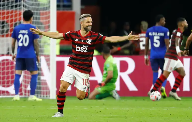 Reuters/Kai Pfaffenbach/Direitos Reservados Soccer Football - Club World Cup - Semi Final - Flamengo v Al Hilal - Khalifa International Stadium, Doha, Qatar - December 17, 2019 Flamengo's Diego celebrates their second goal REUTERS/Kai Pfaffenbach